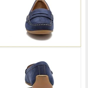 Clark's women navy loafer